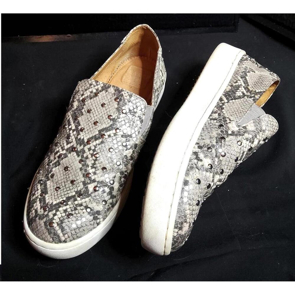 D749 10 Snake Sneakers